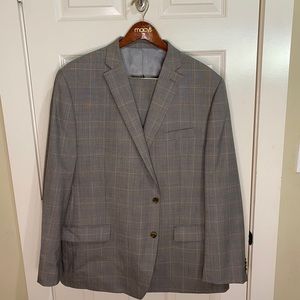 Gents suit worn once